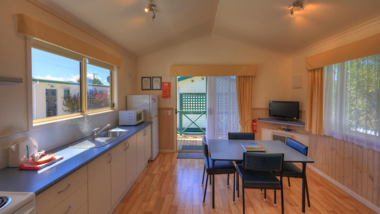 Отель Bicheno Cabin Park Экстерьер фото