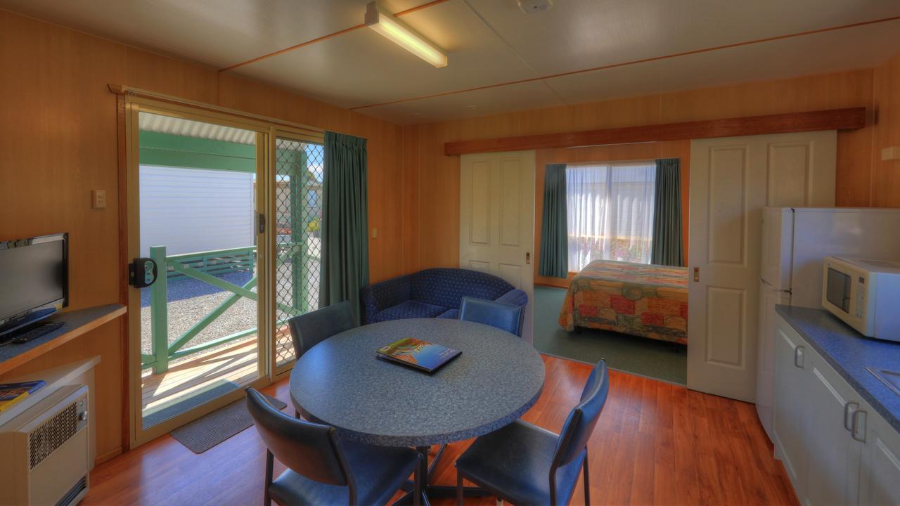 Отель Bicheno Cabin Park Экстерьер фото